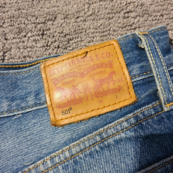 Levi's 501 Demin Shorts - Picture 4 of 5